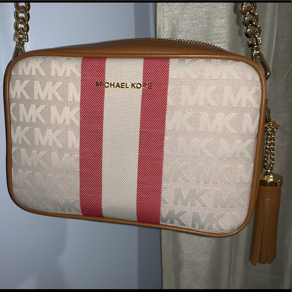 Michael Kors Crossbody ✨✨✨